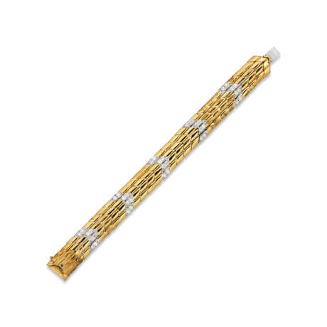 NO RESERVE – SUITE OF DIAMOND AND GOLD JEWELLERY - photo 10