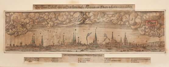 "Die Statt Lübeck/ eine auß den fürnemesten Stetten am Meere gelegen/ contrafehtet", kolorierter Holzschnitt, Sebastian Münster 1628, Blatt gebräunt und leicht fleckig, 17x41,5 cm, im Passepartout, ungerahmt… - Foto 1