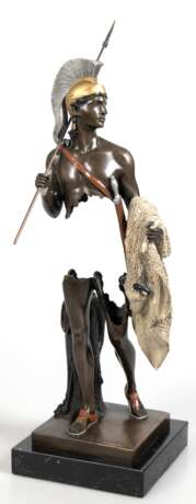 Bronze-Figur "Jason mit dem Goldenen Vlies", Nachguß, bezeichnet "B. Thorvaldsen", z.T. braun patiniert, Wiener Gießerplakette "AB mit Amphore", auf quadratischer schwarzer Steinplinthe, Ges… - photo 1
