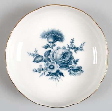 Meissen-Schälchen, Blaues Blumenbukett mit Goldrand, Aquatinta, 1. Wahl, Dm. 13,5 cm, im Originalkarton - photo 1