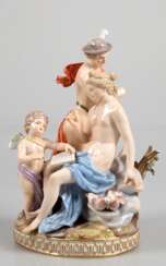 Meissen-Figurengruppe &quot;Mythologische Gruppe mit Venus, Amor und Hermes&quot; oder &quot;Der Liebesunterricht&quot;, 19. Jh., Ritz-Nr. G 84, Entwurf J.C. Schönheit, polychrom bemalt, mehrere grobe Bestoßungen z.B. …