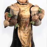 Werbefigur "Münchner Kindl HB Hofbräuhaus", um 1900, Keramik farbig gefaßt, Gebrauchspuren und min. best., H. 29,5 cm - Foto 1