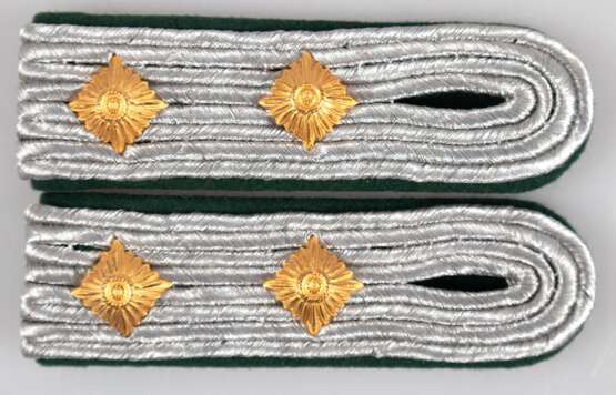 Schulter-Stücke mit 2 Sternen, 11x3,3 cm - photo 1