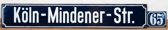 Emaille-Straßenschild "Köln-Mindener-Str." und Haus-Nr. "65", 1930er Jahre, Gebrauchspuren, 15x89 cm und 10x12 cm - photo 1