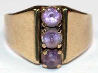 Amethyst-Ring, 333er GG, besetzt mit 3 Amethysten, Ges.-Gew. 2,98 g, RG 56