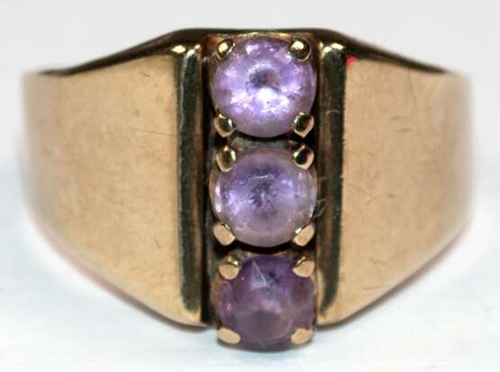 Amethyst-Ring, 333er GG, besetzt mit 3 Amethysten, Ges.-Gew. 2,98 g, RG 56 - photo 1