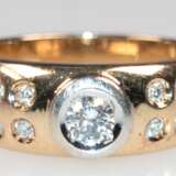 Brillant-Ring, 585er GG, ausgefasst mit 13 Brillanten von zus. ca. 0,61 ct., Ges.-Gew. 6,61 g, RG 57 - Foto 1