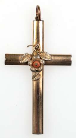 Großes Biedermeier-Kreuz, um 1850, Golddouble mit Koralle, Länge mit Öse 8,0 cm, Breite 4,1 cm - фото 1