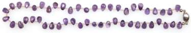 Kette aus facettierten Amethysttropfen, Länge ca. 43 cm, Verschluss 925er Silber
