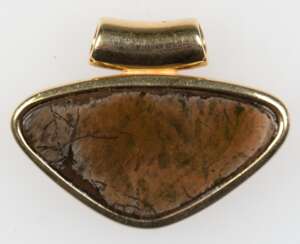 Anhänger, 585er GG, Opal-Muschel, Goldschmiedearbeit, Ges.-Gew. 5,2 g, Maße mit Öse ca.2,3 x 1,7 cm