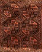 Catalogue des produits. Antiker Afghan, braungrundig mit Ornamentalmuster, Fransen unterschiedlich lang, 166x126 cm