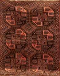 Antiker Afghan, braungrundig mit Ornamentalmuster, Fransen unterschiedlich lang, 166x126 cm