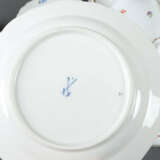 Kaffeeservice mit gestreuten Blümchen für mindeste… - photo 3