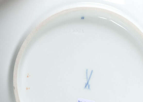Meissen-Prunkteller ''Rote Rose'' Nach 1934, Porze… - photo 2