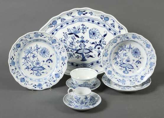 Konvolut ''Zwiebelmuster'' Meissen, 1x 1850-1924 u… - photo 1