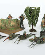Jouets et Modèles. Konvolut Militärspielzeug Elastolin, 21 Massefigur…