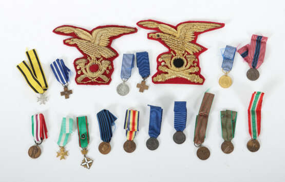 16 Miniatur-Orden, 2 Stoffabzeichen Italien, 16 un… - photo 1