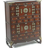 Halbschrank mit zwei Fächern China, 20. Jh., Holz … - photo 1