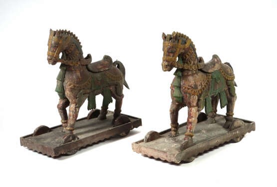Paar Pferdefiguren auf Rollbrett Indien/Rajasthan,… - photo 1