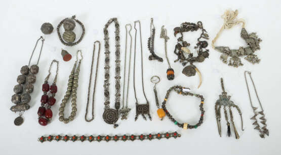 Konvolut ethnologischer Schmuck 1. Hälfte 20. Jh.,… - photo 1