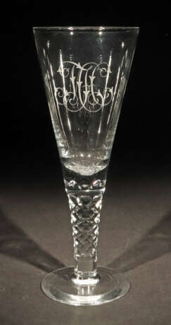 Pokalglas mit ligiertem Monogramm 20. Jh., farblos… - photo 1