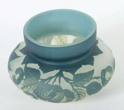 Kleine Jugendstilvase 20. Jh., farbloses Glas, mat… - photo 3