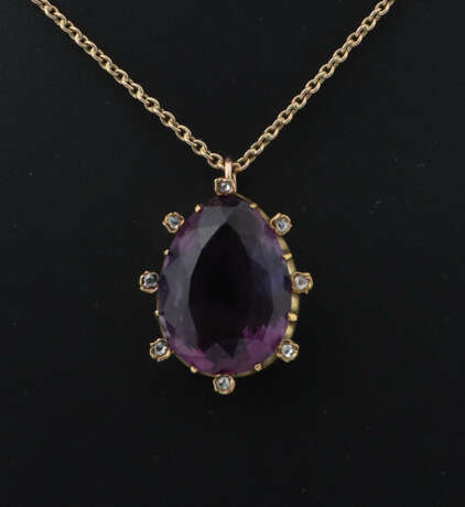 Kette mit Amethyst-Anhänger um 1920, Gelbgold 585,… - Foto 1