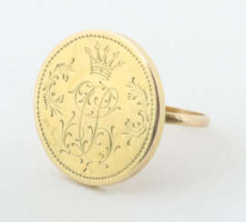 Ring mit Knopfdekor 20. Jh., Knopf mit Verzierung …