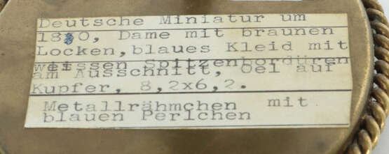 Maler des 19. Jh. Miniaturbildnis einer Dame im Ov… - photo 3