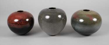 Trois sphérique de vases en céramique