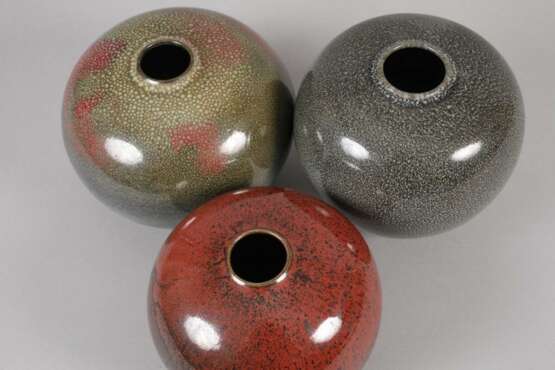 Drei kugelige Keramikvasen - Foto 8