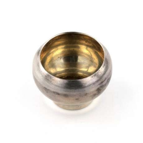 Русская серебряная солонка в виде чугунка. Серебро 84 19th century г. - фото 2 Русская серебряная солонка в виде чугунка. Серебро 84 19th century г. - фото 2