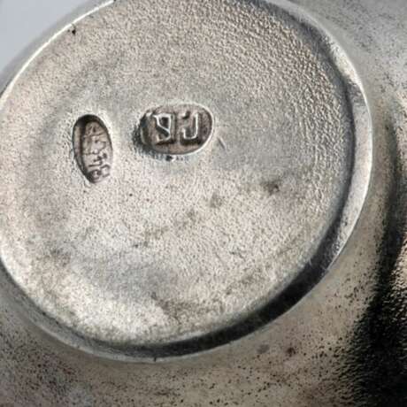 Русская серебряная солонка в виде чугунка. Серебро 84 19th century г. - фото 5 Русская серебряная солонка в виде чугунка. Серебро 84 19th century г. - фото 5