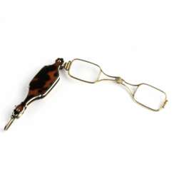 Foldable tortoiseshell lorgnette. 