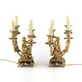Lampes jumelees en bronze dore avec des amours jouant de la musique. Marble and gilded bronze Napoleon III Late 19th century - Foto 2
