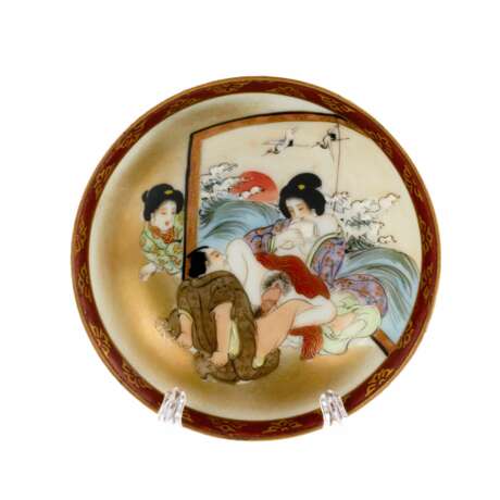 Three Japanese plates with erotic themes. Porcelain Oriental Art 20th century - photo 5