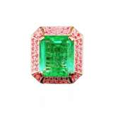 12.30 ct Colombian emerald ring with 2.15ct pink sapphires in 18k gold. Emerald 21th century - photo 2