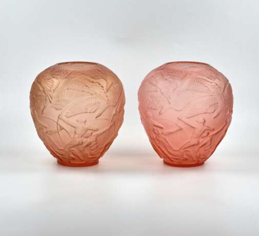 A pair of Art Deco glass vases. Glass 20th century - photo 1