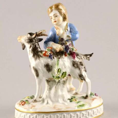 Фарфоровая фигура Мальчик с козликом. Meissen Polychrome painting Rococo 20th century г. - фото 2