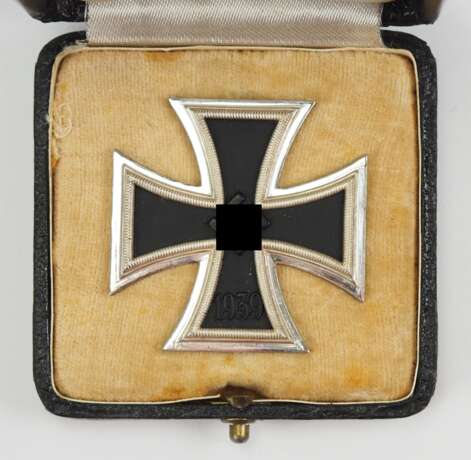 Eisernes Kreuz, 1939, 1. Klasse, im Etui - L/11. - photo 1