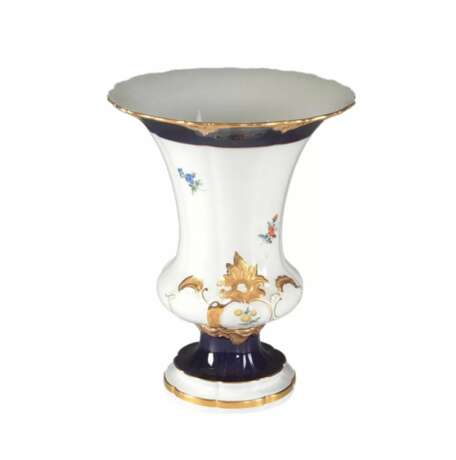Расписная ваза Meissen с золотыми картушами и кобальтом. Позолота 20th century г. - фото 2