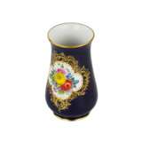 Petit vase de la manufacture de porcelaine de Meissen. Porcelain Hand Painted Gilding Rococo 20th century - photo 4