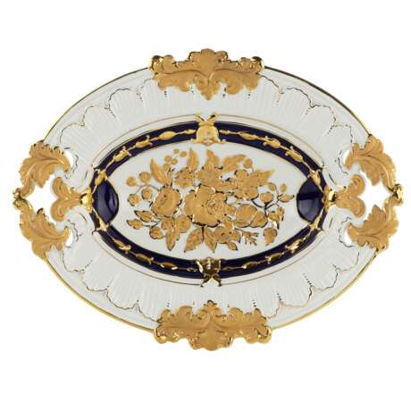Великолепное фарфоровое блюдо с ажурными ручками. Meissen. 20 век. Позолота Neorococo Mid-20th century г. - фото 1