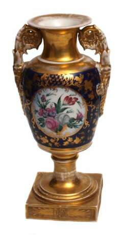 Vase en porcelaine de style Empire Porcelaine 19th century - photo 2 Vase en porcelaine de style Empire Porcelaine 19th century - photo 2