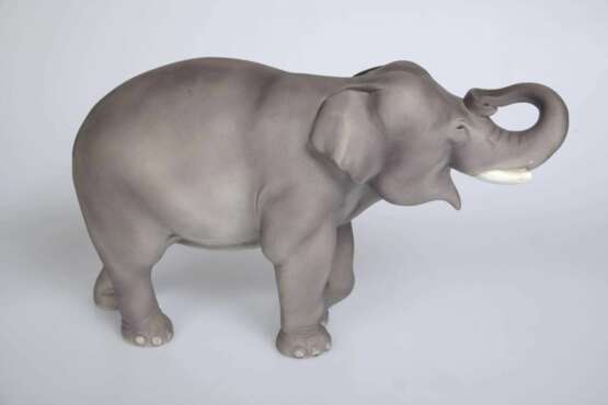 Porcelain figure Elephant Porcelain Early 20th century - photo 3