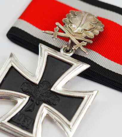 1957: Ritterkreuz des Eisernen Kreuzes mit Eichenlaub und Schwertern. - Foto 2