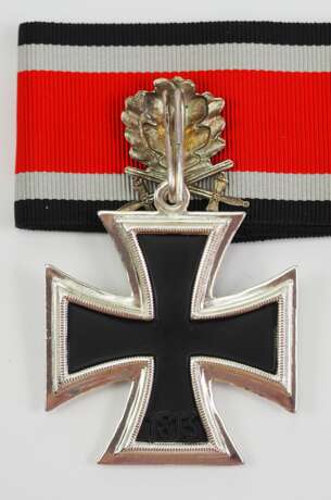1957: Ritterkreuz des Eisernen Kreuzes mit Eichenlaub und Schwertern. - фото 3