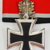1957: Ritterkreuz des Eisernen Kreuzes mit Eichenlaub und Schwertern. - Foto 3