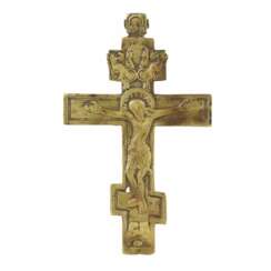 Crucifix en croix en bronze. 19&egrave;me si&egrave;cle 