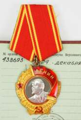 Sowjetunion: Lenin Orden, 6. Modell, 1. Typ, mit Verleihungsbuch.